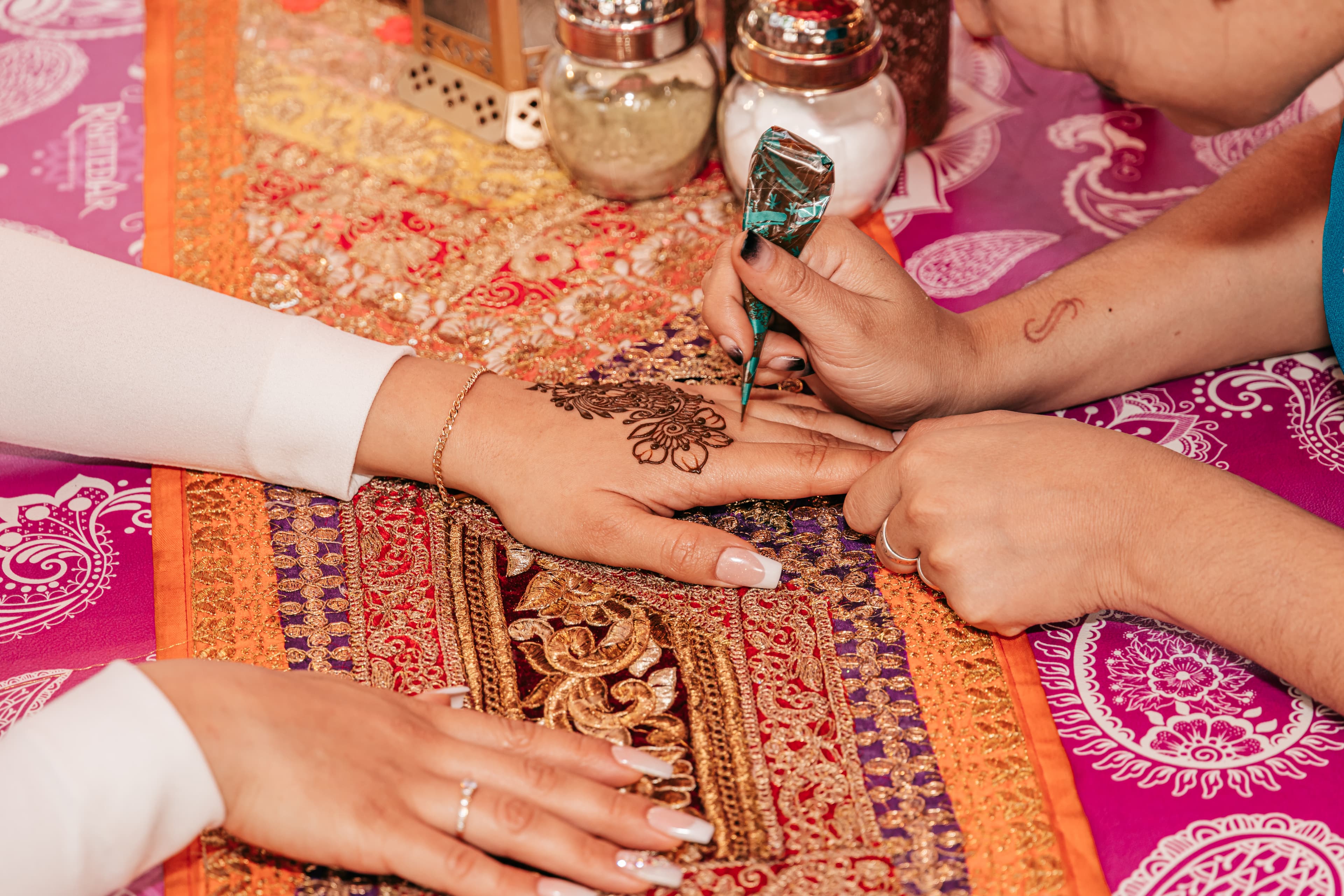 Arte Bindi & Henna